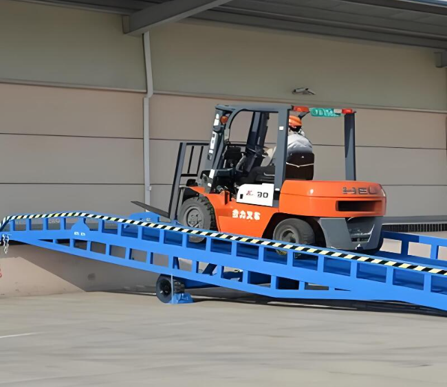 高昌移动式卸货平台（叉车用）